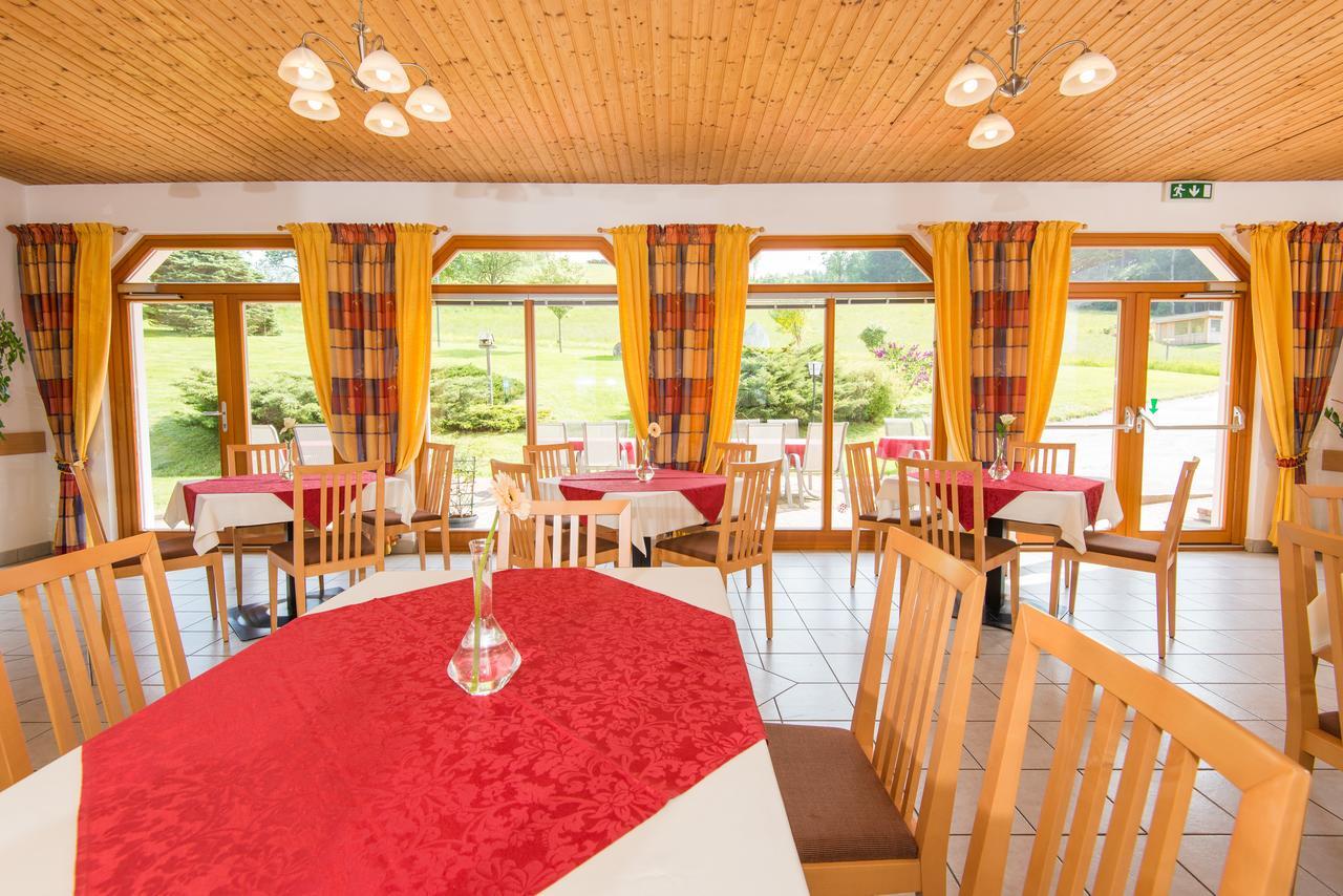 ホテル Gasthof Wiesenhofer Miesenbach  エクステリア 写真